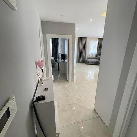 Sa Apartments! Near Cleopatra Daire